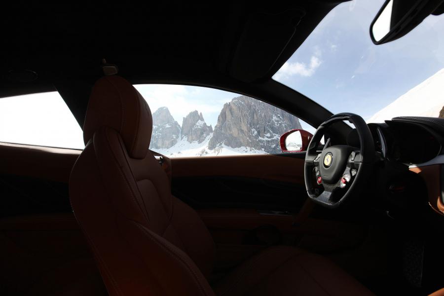  Ferrari FF 2011 года  (фото 56 из 195)